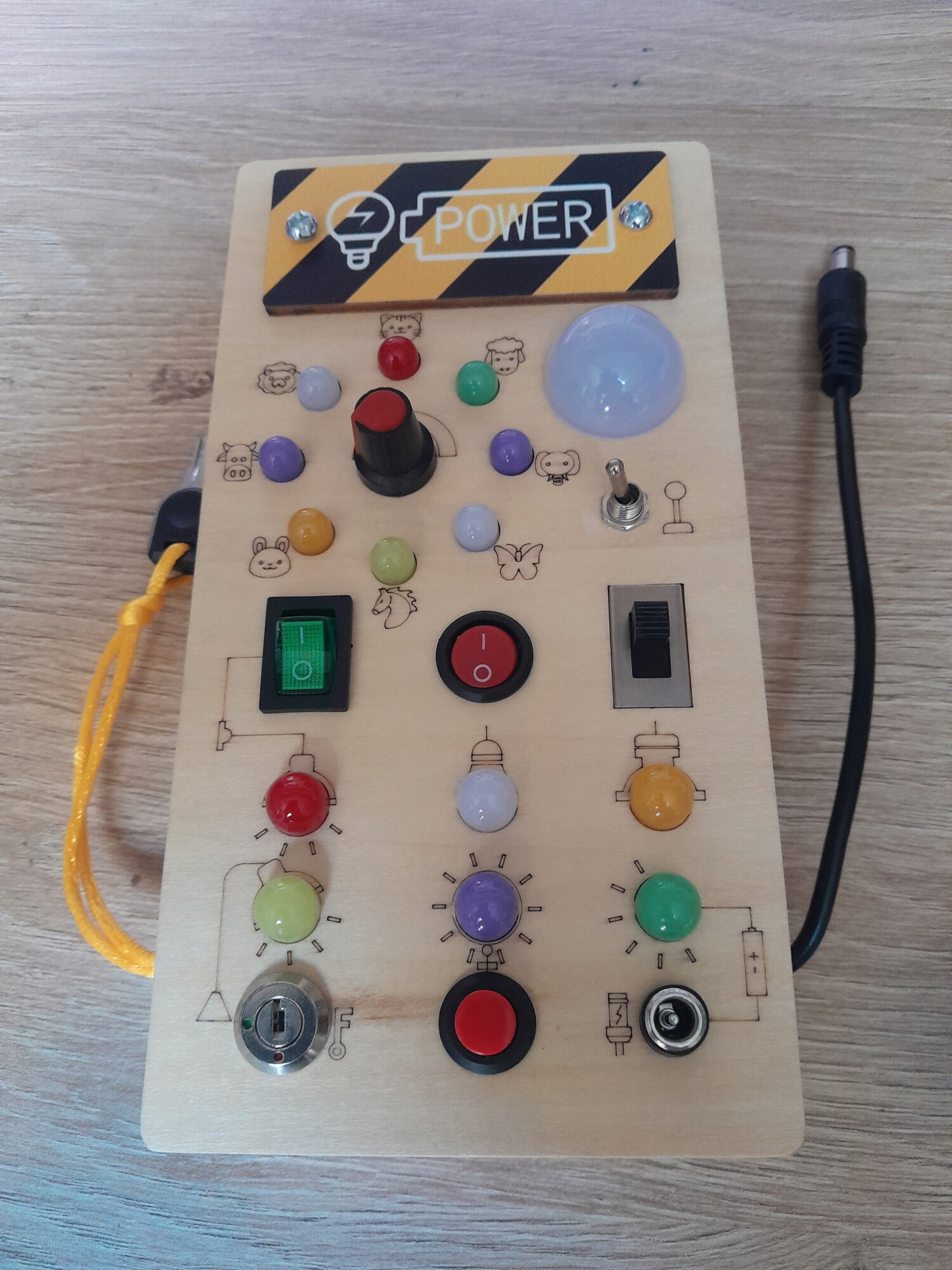 Tablica MONTESSORI Sensoryczna DREWNIANA Manipulacyjna LED Włącznik Światła - obrazek 5