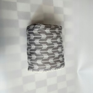 PODUSZKA DO KARMIENIA POD RAMIĘ GŁOWĘ DLA NIEMOWLAKA DZIECKA MIĘKKA SZARA - miniatura 3