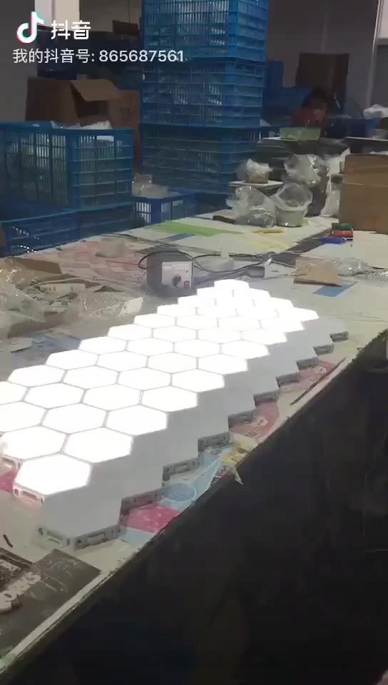 ZESTAW 8 SZTUK LAMPA LED NA ŚCIANĘ HEXAGON SZEŚCIOKĄT BIAŁA DOTYK Kwantowa - obrazek 10