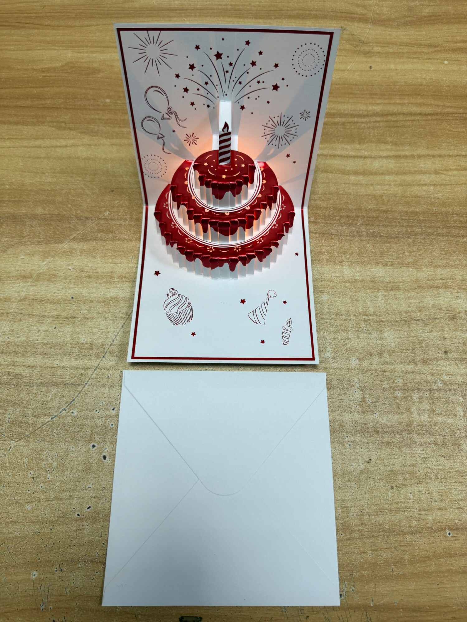 Kartka URODZINOWA GRAJĄCA Melodyjka ŚWIATŁO TORT LED ŚWIECZKA CZERWONA - zdjęcie 6