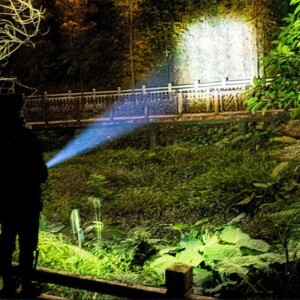 Latarka xpe 300m wodoszczelna usb abs militarna wytrzymała mocna 13cm 5w - miniatura 7