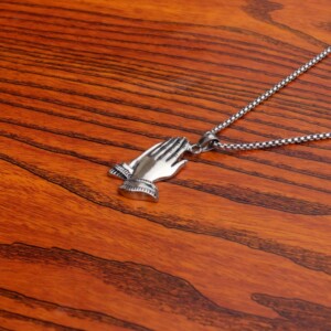 Naszyjnik srebrny stal łańcuszek ręce modlitwa 314 - miniatura 11