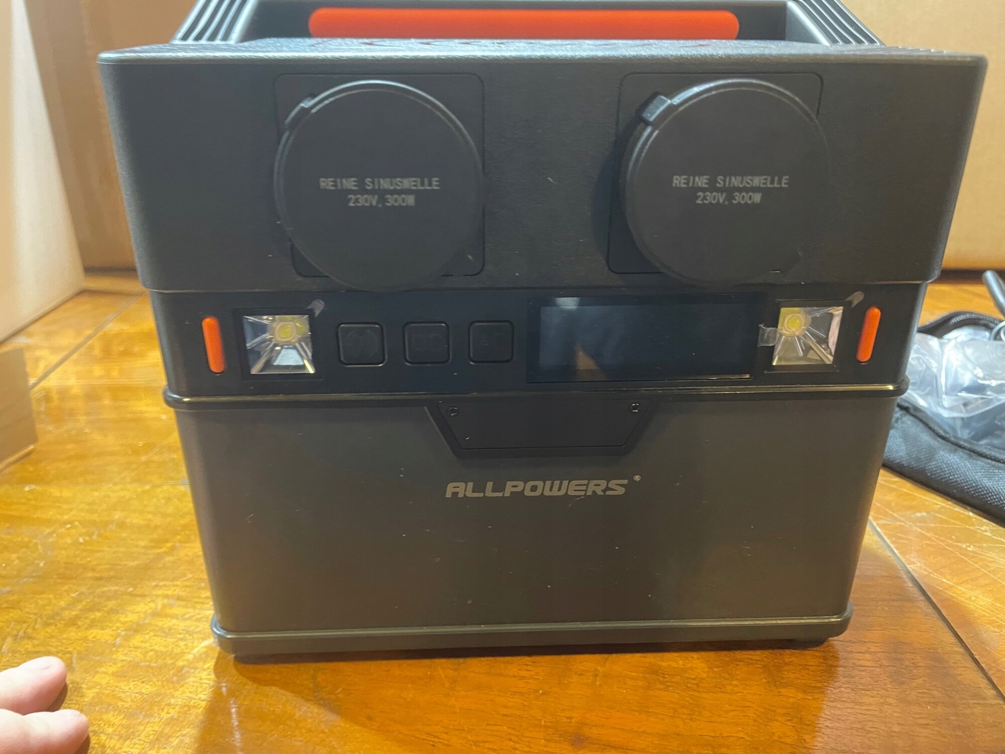 Duży pojemny powerbank ładowarka do 10 urządzeń na camping 78.000mah 300w - obrazek 11